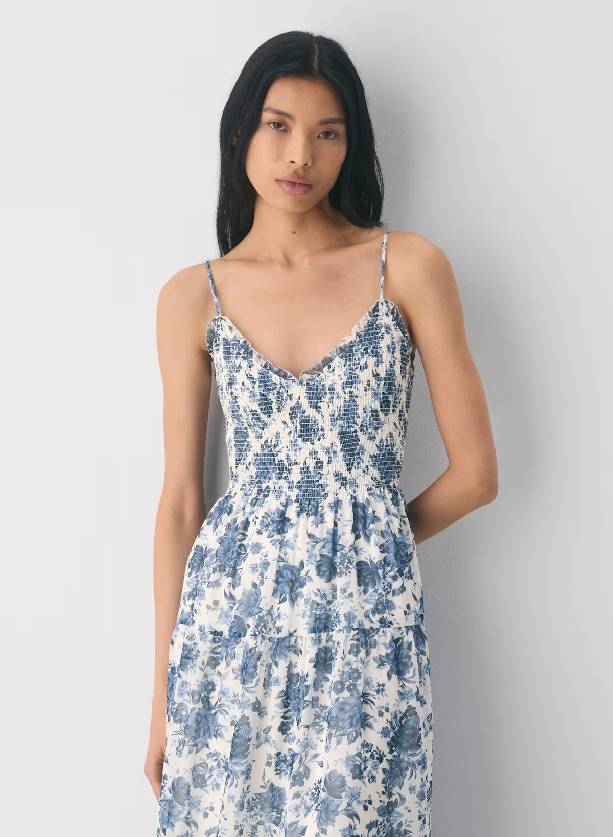 Chiffon tiered V-neck midi dress with floral pattern— lt birch/ admiral