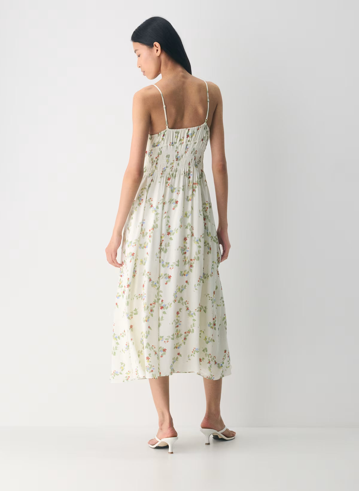 Sleeveless crepe maxi dress with floral pattern