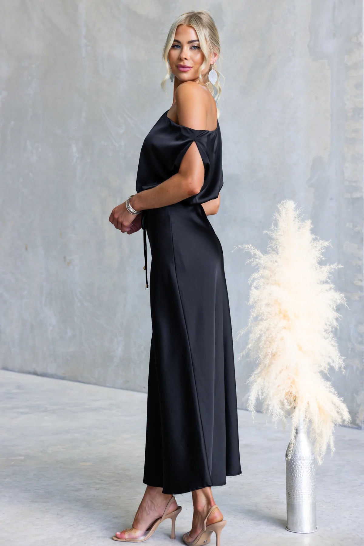 Solid Color One-shoulder Sleeveless Belted Casual Maxi Dress
